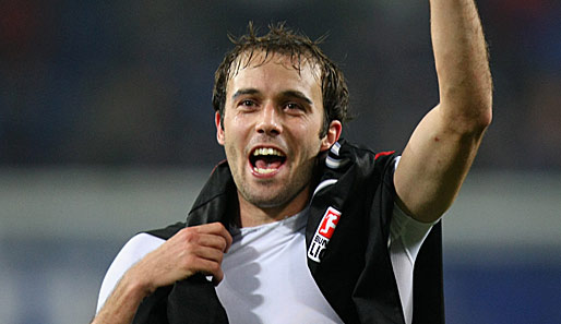 Grund zur Freude für Joris Mathijsen und den Hamburger SV: Der Abwehrspieler bleibt bis 2012