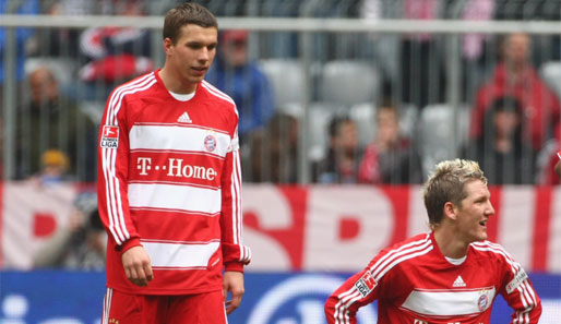 Die Bayern-Stars Podolski (links) und Schweinsteiger fallen auf Schalke aus.