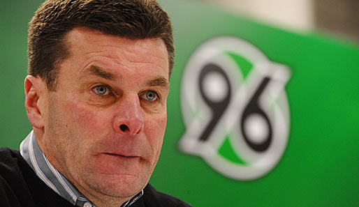 Hannover-Coach Dieter Hecking (Bild) genießt weiter die Rückendeckung von Klubboss Martin Kind