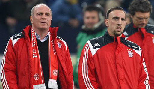 FCB-Manager Uli Hoeneß (l.) will Franck Ribery für kein Geld der Welt hergeben
