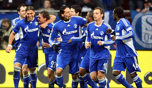 Seltene Szene auf Schalke: Alle freuen sich
