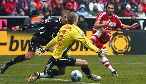 Das 3:1: Hamit Altintop (rechts) erzielte sein erstes Bundesliga-Tor für Bayern seit dem 23.9.2007