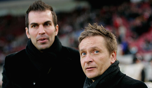 Manager Horst Heldt (vorne) kündigte eine baldige Lösung im Fall Markus Babbel (hinten) an