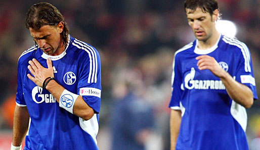 Bordon (l.) legt sein Kapitänsamt beim FC Schalke 04 nieder - Nachfolger wird Krstajic (r.)