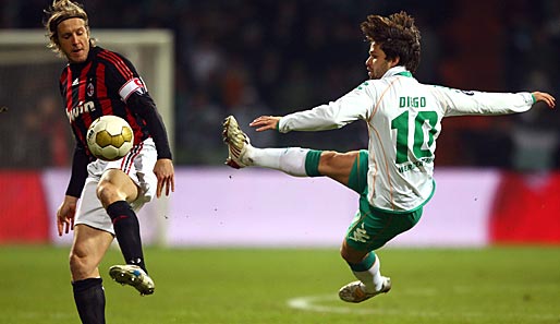 In der dritten Runde warf Diego (re.) mit Werder den AC Mailand aus dem UEFA-Cup