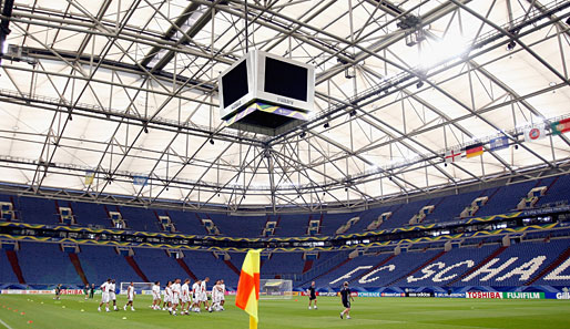 Der FC Schalke 04 hat für 123 Fans Stadionverbote für die Veltins-Arena ausgesprochen