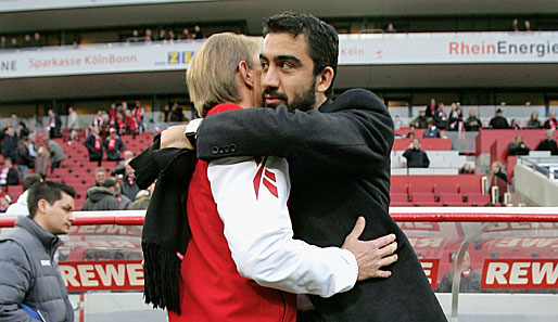Der Kapitän und sein Trainer. Özat (rechts) unterschrieb 2007 einen Dreijahresvertrag in Köln