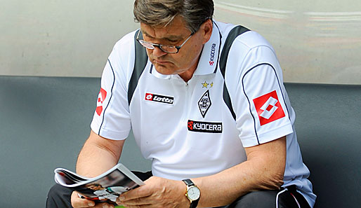 Trainer Hans Meyer würde Gladbach im Fall des Abstiegs nicht in die 2. Liga begleiten