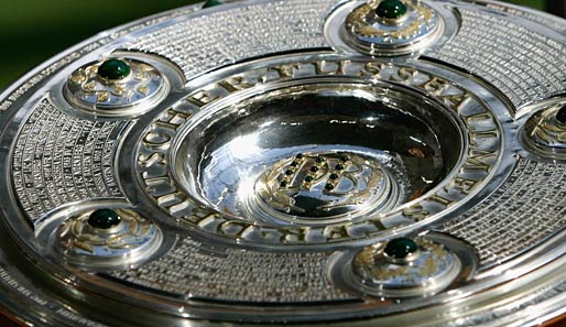 Das Original der Meisterschale könnte am Samstag an den VfL Wolfsburg überreicht werden