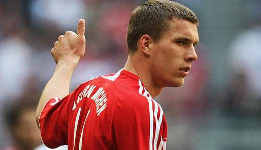 Daumen hoch: Lukas Podolski spielt bei Jupp Heynckes eine wichtige Rolle