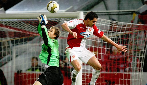 Jens Lehmann und der VfB gewannen das Hinspiel in Cottbus klar mit 3:0