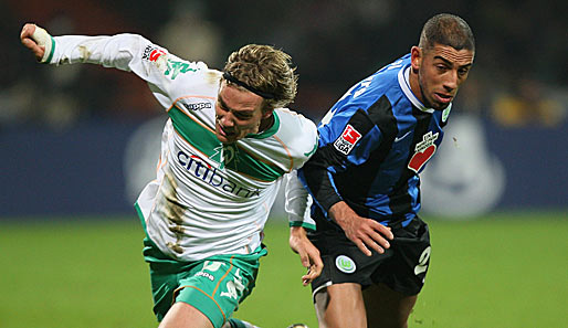 Das Hinspiel entschied Bremen (mit Fritz, l.) gegen Wolfsburg (mit Dejagah) mit 2:1 für sich