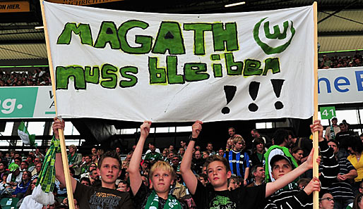 Mit zahlreichen Plakaten forderten Wolfsburgs Fans Felix Magath zum Bleiben auf