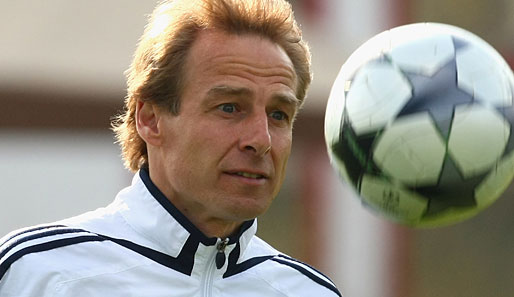 Auch nach zwei Monaten knabbert Jürgen Klinsmann noch an seiner Entlassung bei den Bayern