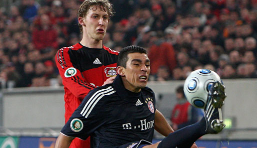Lucio (hier im Zweikampf mit Leverkusens Kießling) spielt seit 2004 für Bayern München