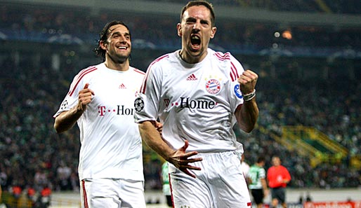 Frank Ribery (r., mit Luca Toni) machte in der abgelaufenen Saison neun Liga-Tore für den FC Bayern
