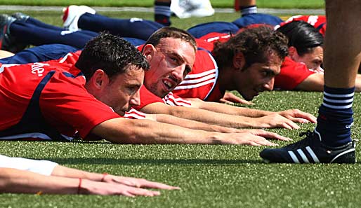 Franck Ribery (M.) zeigte sich beim Trainingsauftakt der Bayern oftmals schlecht gelaunt
