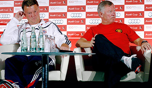 Smalltalk vor dem Audi Cup: Manchesters Alex Ferguson (r.) mit Bayer-Trainer Louis van Gaal