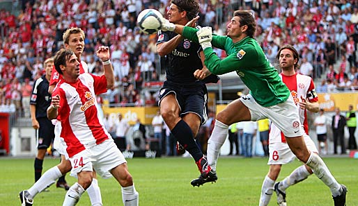 Mainz' Keeper Heinz Müller (r.) war der überragende Mann beim Sieg gegen die Bayern