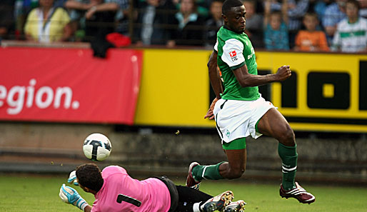 Boubacar Sanogo (r.) wechselte 2007 für 4,5 Millionen Euro vom Hamburger SV nach Bremen