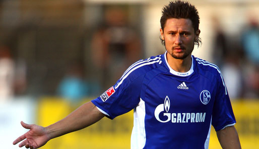 Albert Streit bestritt bisher 14 Bundesliga-Spiele für den FC Schalke 04 (0 Tore)