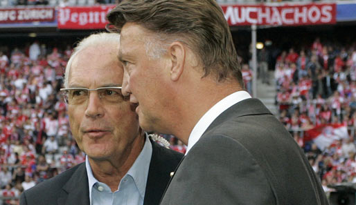 Franz Beckenbauer (l.) bescheinigt FCB-Coach Louis van Gaal eine gewisse Ratlosigkeit