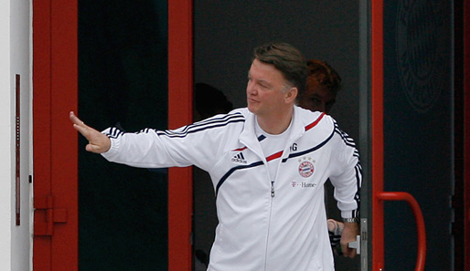 Er ahnt Böses: Setzt der FC Bayern seinen Trainer Louis van Gaal bald vor die Tür?