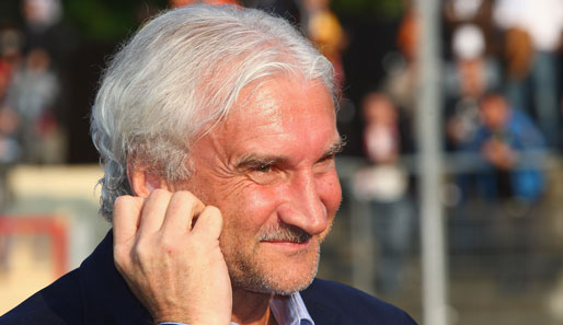 Der Vertrag von Rudi Völler als Sportlicher Leiter bei Bayer läuft noch bis 2012