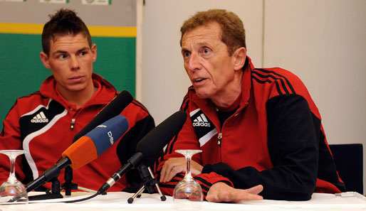 Manfred Amerell (r.) und Michael Kempter bei einer Schiedsrichter-Sitzung im Januar 2010