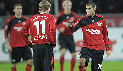 Eren Derdiyok (r.) und Stefan Kießling stehen mit Bayer Leverkusen immer noch auf Platz eins