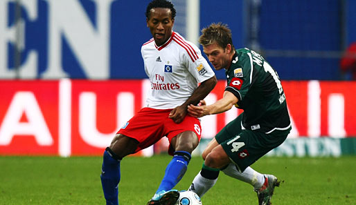 Gegen Borussia Mönchengladbach erzielte Ze Roberto (l.) per Freistoß sein fünftes Saisontor