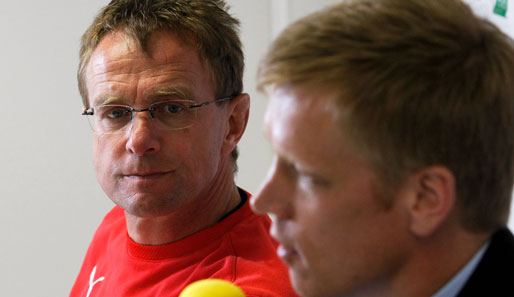 Ralf Rangnick (l.) und Jan Schindelmeiser: Hoffenheim wartet seit sechs Spielen auf einen Sieg