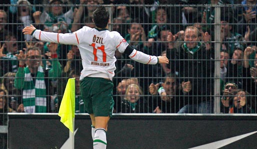 Mesut Özil steht seit Januar 2008 bei Werder Bremen unter Vertrag