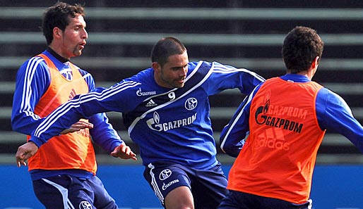 FC Schalke 04 liegt in der Tabelle zwei Zähler hinter Spitzenreiter Bayern München