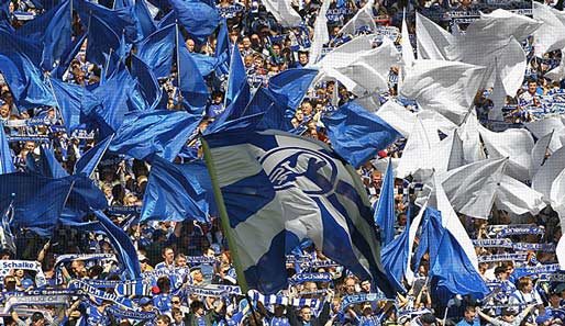 Schalkes Fans hoffen noch auf die Meisterschaft