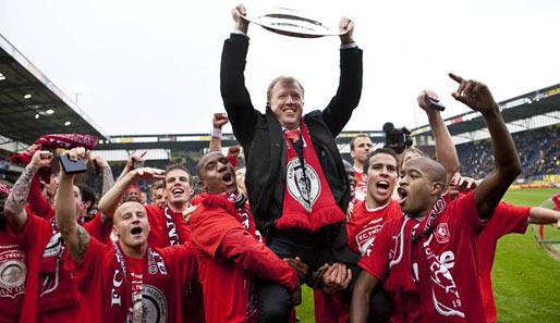 Wolfsburgs neuer Trainer Steve McClaren nach dem Titelgewinn mit dem FC Twente Enschede