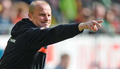 Werder-Trainer Thomas Schaaf bestreitet mit seinem Team einTestspiel gegen Fulham