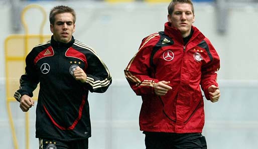 Philipp Lahm (l.) und Bastian Schweinsteiger gelten beim FC Bayern als unverkäuflich