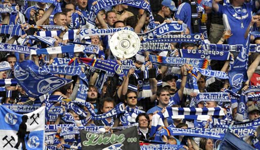 Schalkes Fan fiebern dem ersten Auftritt von Neuzugang Raul entgegen