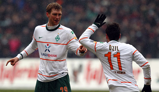 Per Mertesacker und Mesut Özil spielen seit Januar 2008 gemeinsam für den SV Werder Bremen