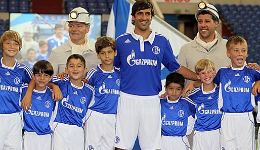 Raul soll auf Schalke 6 Millionen Euro pro Jahr verdienen. Er unterschrieb einen Zweijahres-Vertrag