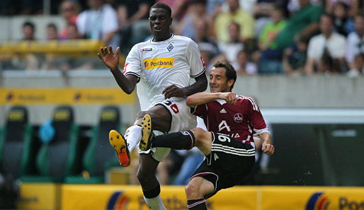 Der Ex-Freiburger Idrissou (l.) erzielte in der 31. Spielminute den Ausgleich für die Fohlen-Elf