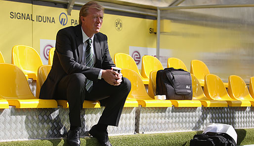 Ein Bild mit Symbolwert: Wolfsburgs Trainer Steve McClaren nach der Niederlage in Dortmund
