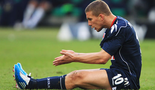 Lukas Podolski schien seine Beine gegen Hannover um ein Tor anzuflehen