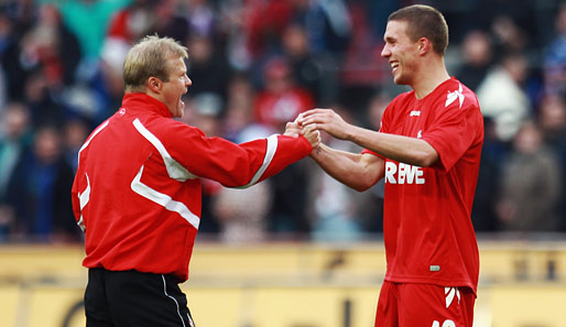 In eine gemeinsame Zukunft: Kölns Trainer Frank Schaefer (l.) und sein Star Lukas Podolski