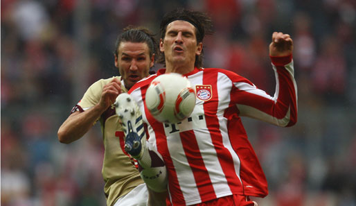 Mario Gomez (r.) hat bislang acht Bundesligatreffer auf dem Konto