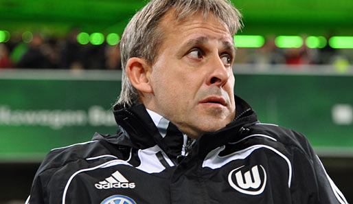 Der Wolfsburger Co-Trainer Pierre Littbarski ist wegen unsportlichen ...