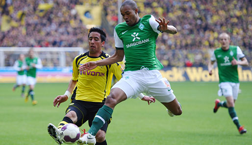 Naldo (r.) fehlt Werder Bremen seit Saisonbeginn wegen Knieproblemen