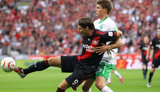 Bayer Leverkusens Patrick Helmes (l.) steht kurz vor einem Wechsel zum VfL Wolfsburg
