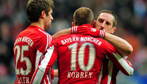 Franck Ribery (r.) hat kein Problem damit, dass Arjen Robben beim FC Bayern mehr im Fokus steht